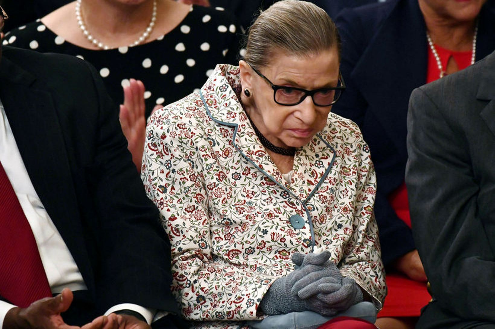 Ruth Bader Ginsburg er 85 ára gömul. Hún féll á …