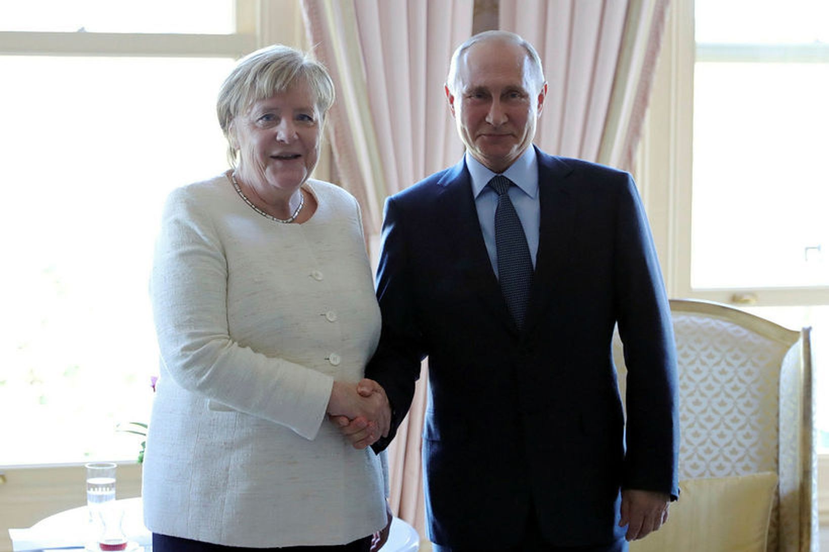 Angela Merkel, kanslari Þýskalands, og Valdimír Pútín, forseti Rússlands, við …
