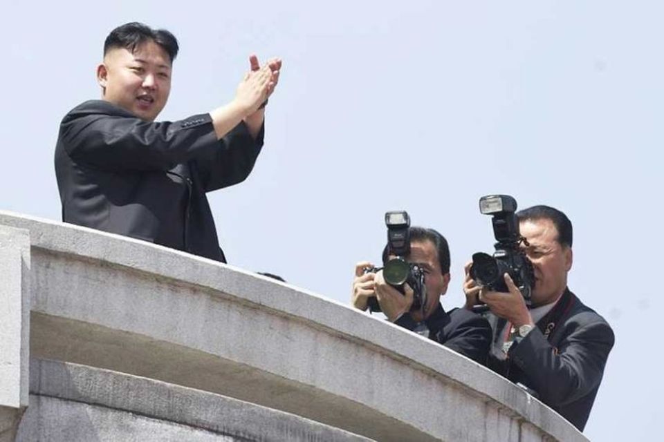 Norðurkóreski leiðtoginn Kim Jong-Un klappar við hátíðarhöld vegna aldarafmælis afa síns, Kim Il-Sung í apríl. …