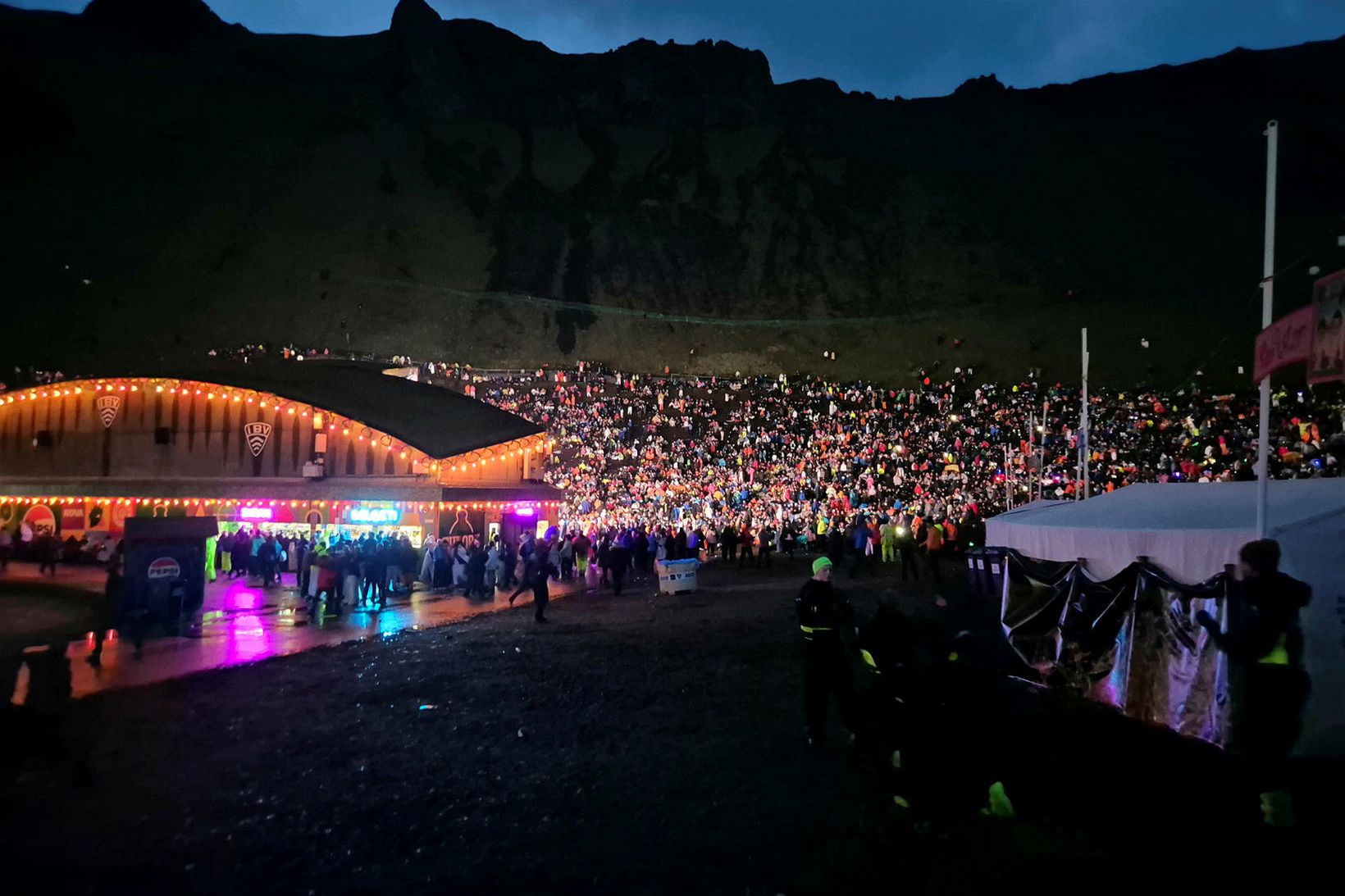 Von er á töluverðum vind á Vestmannaeyjar og verða Þjóðhátíðargestir …