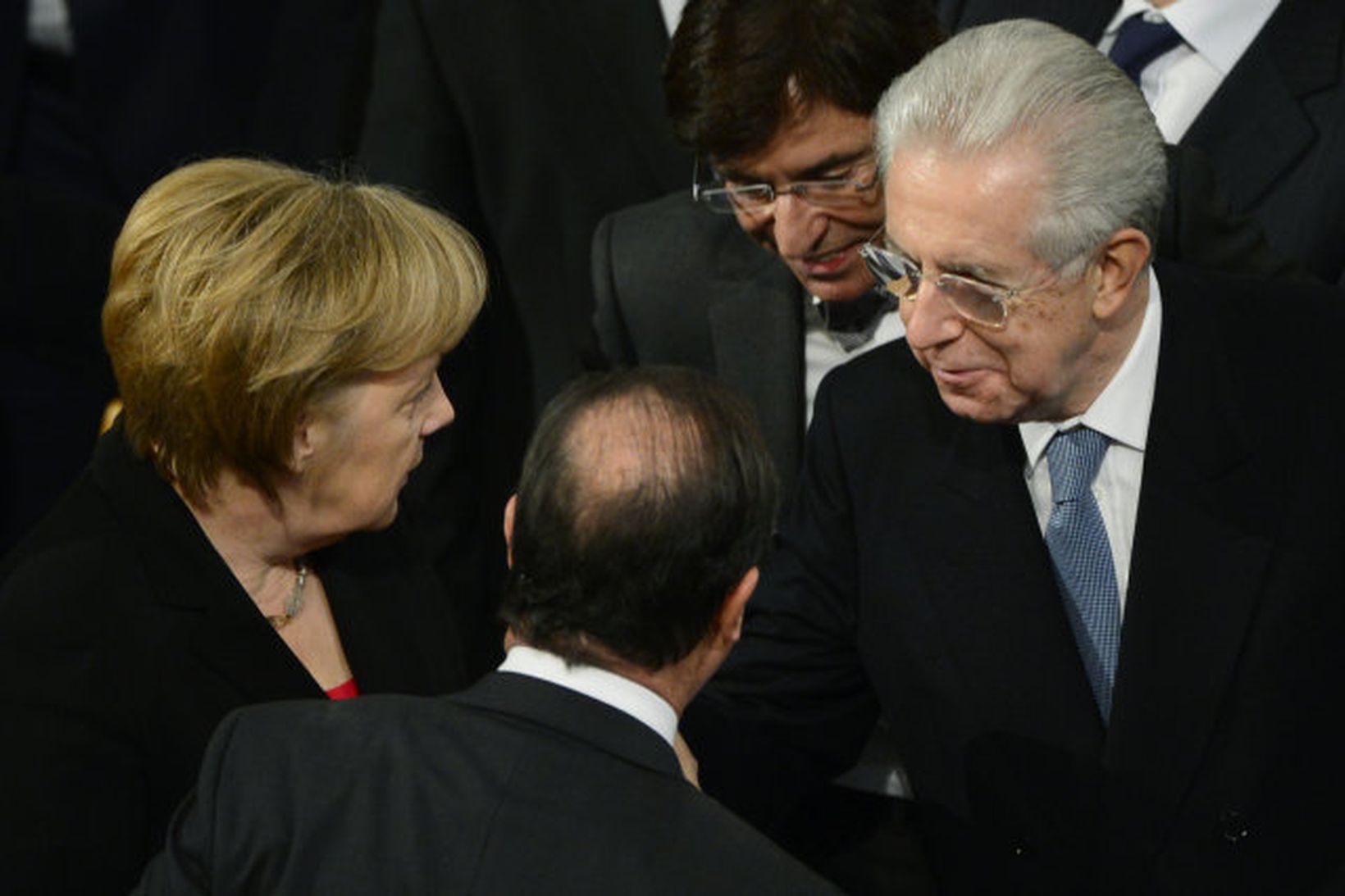 Berlusconi er ósáttur við tengsl Mario Monti við Þýskaland. Hér …