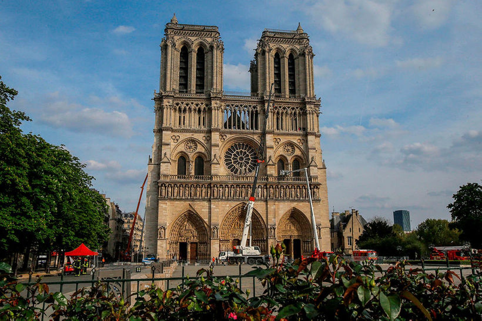 Ítalar sýna Frökkum samhug vegna Notre Dame.