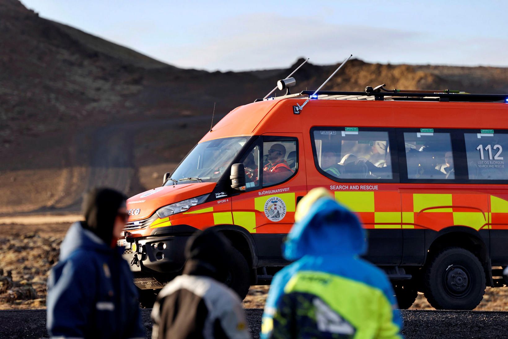 Björgunarsveitir við Grindavík.