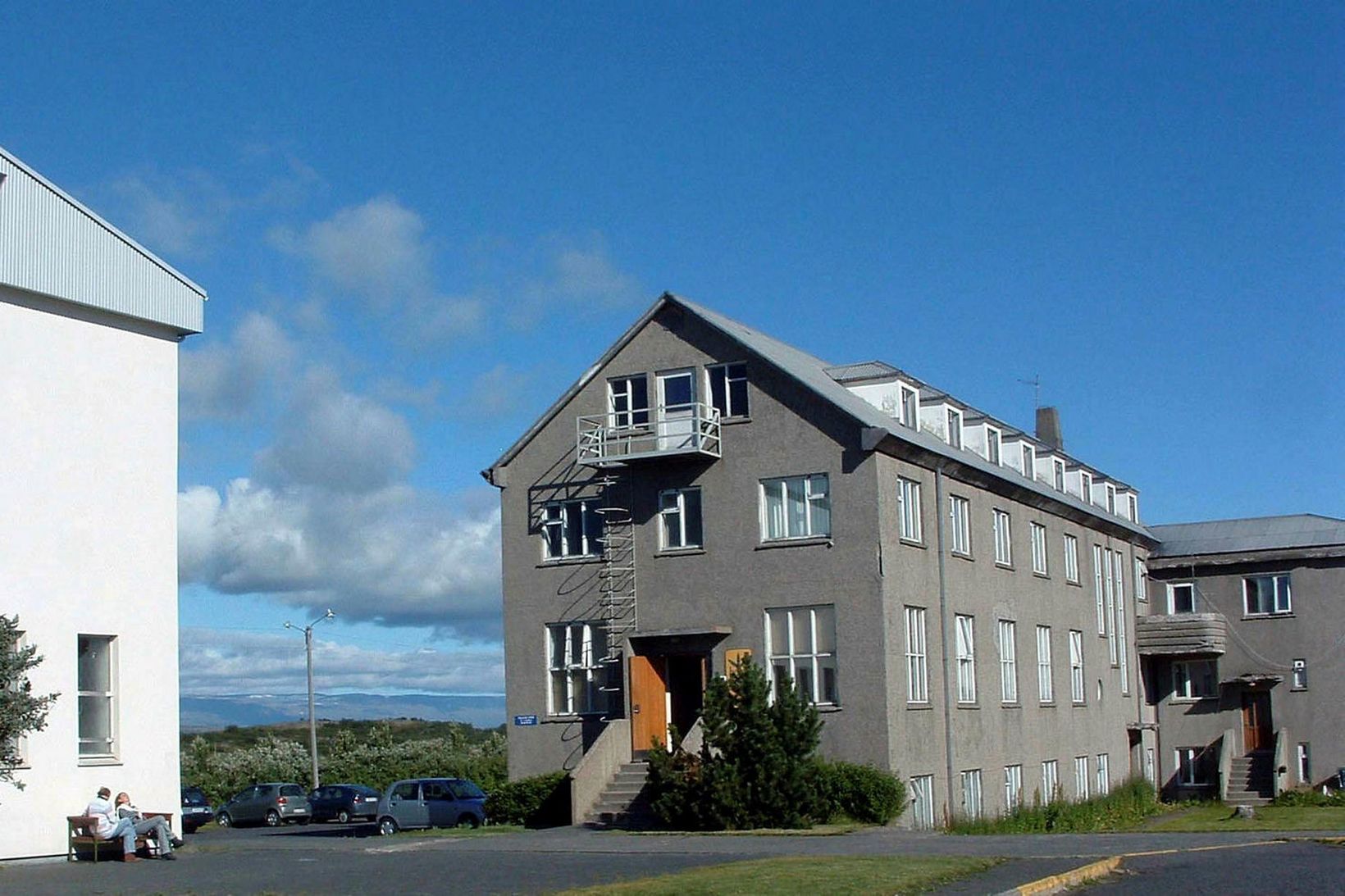 Samkvæmt auglýsingu er jörðin 768 hektarar að stærð og byggingar …