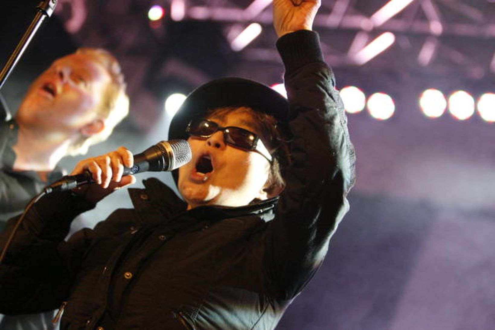 Yoko Ono syngur í Hafnarhúsinu í kvöld.