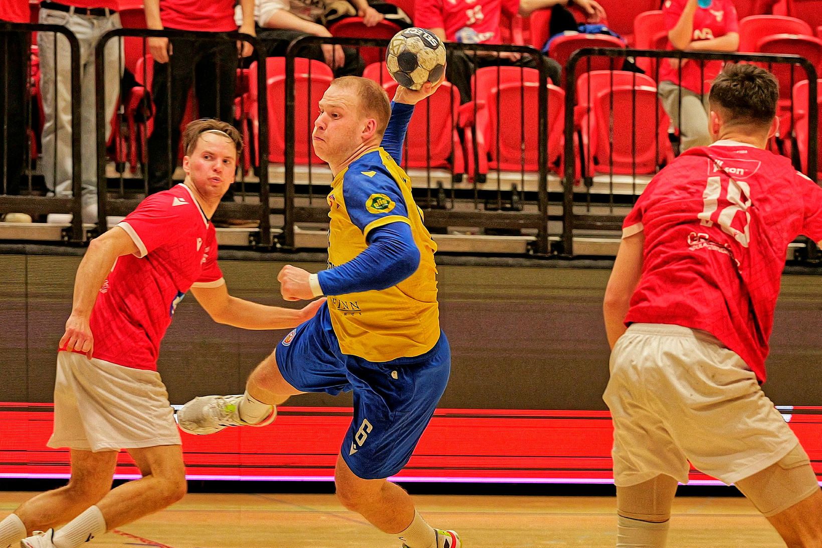 Valur - KA, staðan er 19:15