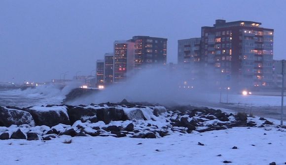 Öldurnar láta illa við Eiðsgranda