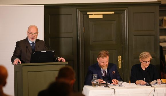 Hægir á og líklegt að atvinnuleysi hafi náð botni