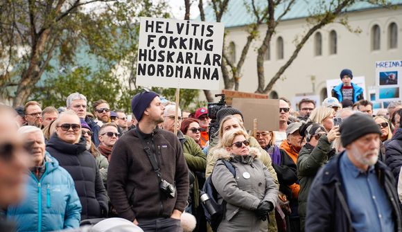 Baulað á ráðherra á Austurvelli