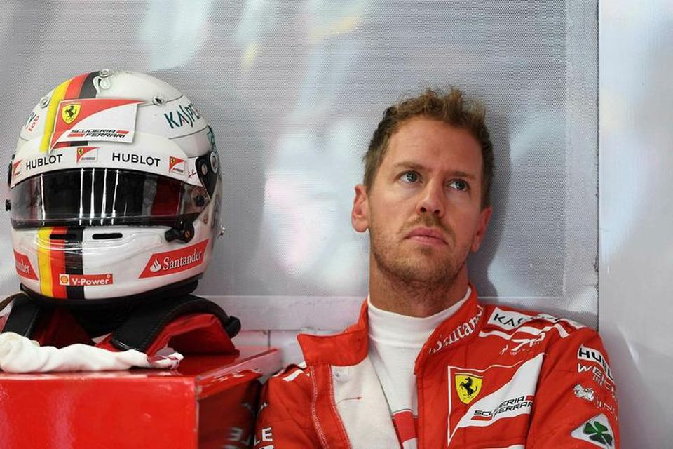 Sebastian Vettel hvílir sig milli aksturslota á æfingu í Spa-Francorchamps í gær.