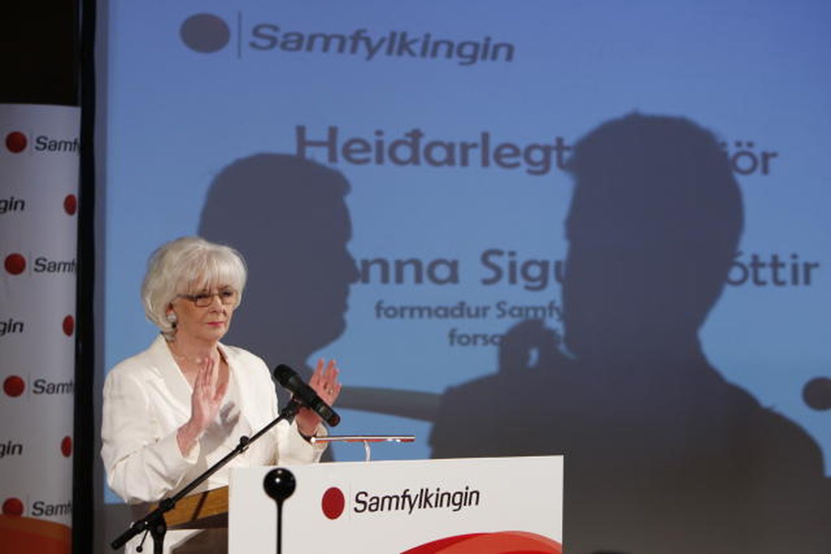 Jóhanna Sigurðardóttir ávarpar flokksstjórnarfund Samfylkingarinnar.