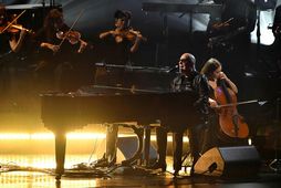 Billy Joel og Laufey Lín Jónsdóttir á Grammy-verðlaunahátíðinni í Los Angeles.