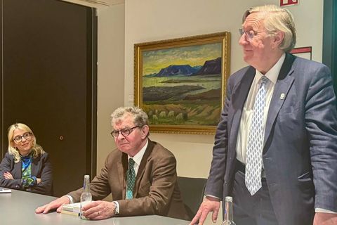Hér má sjá Borwick lengst til hægri á ráðstefnunni í síðustu viku.