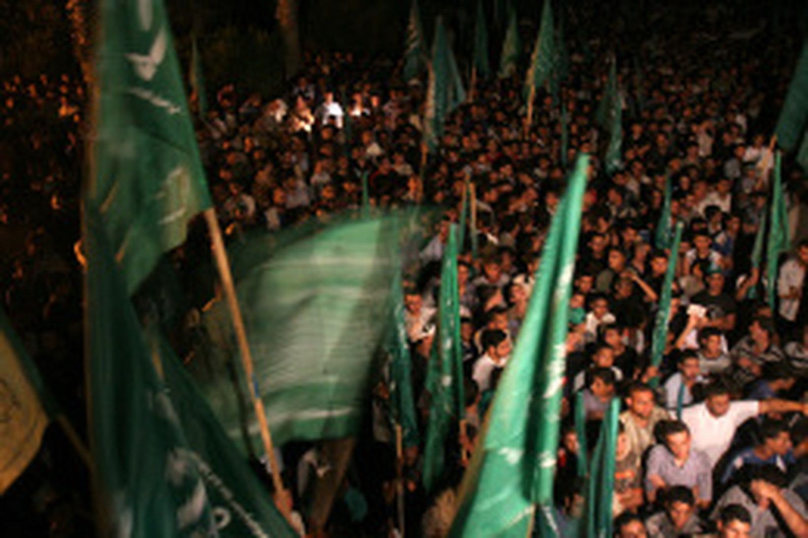 Palestínsku Hamas-samtökin efndu til fjölmennra mótmæla gegn orðum páfa í …
