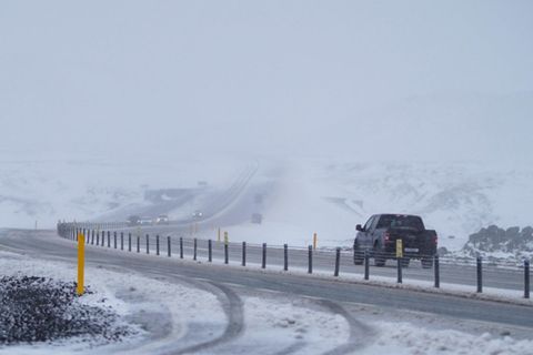 Varað er við hálku á vegum sem geti myndast ekki síst á Suðvesturlandi og á …