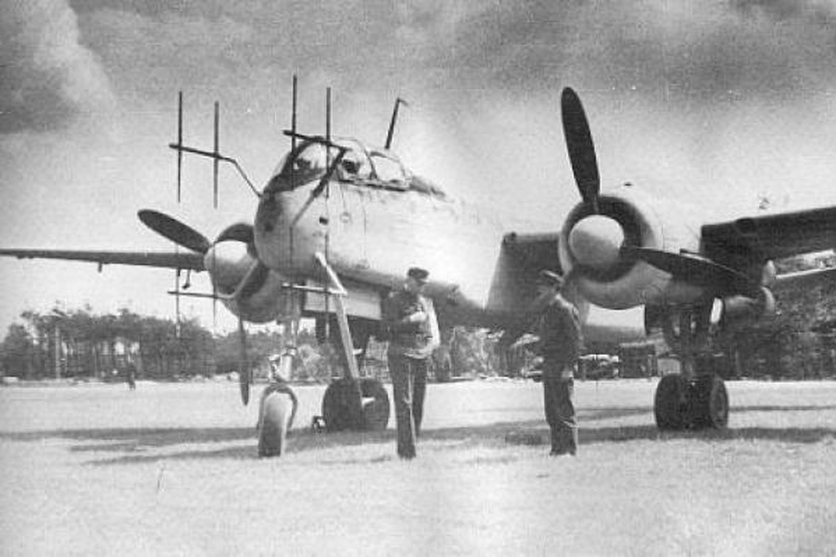 Flugvél af tegundinni Heinkel HE-219.