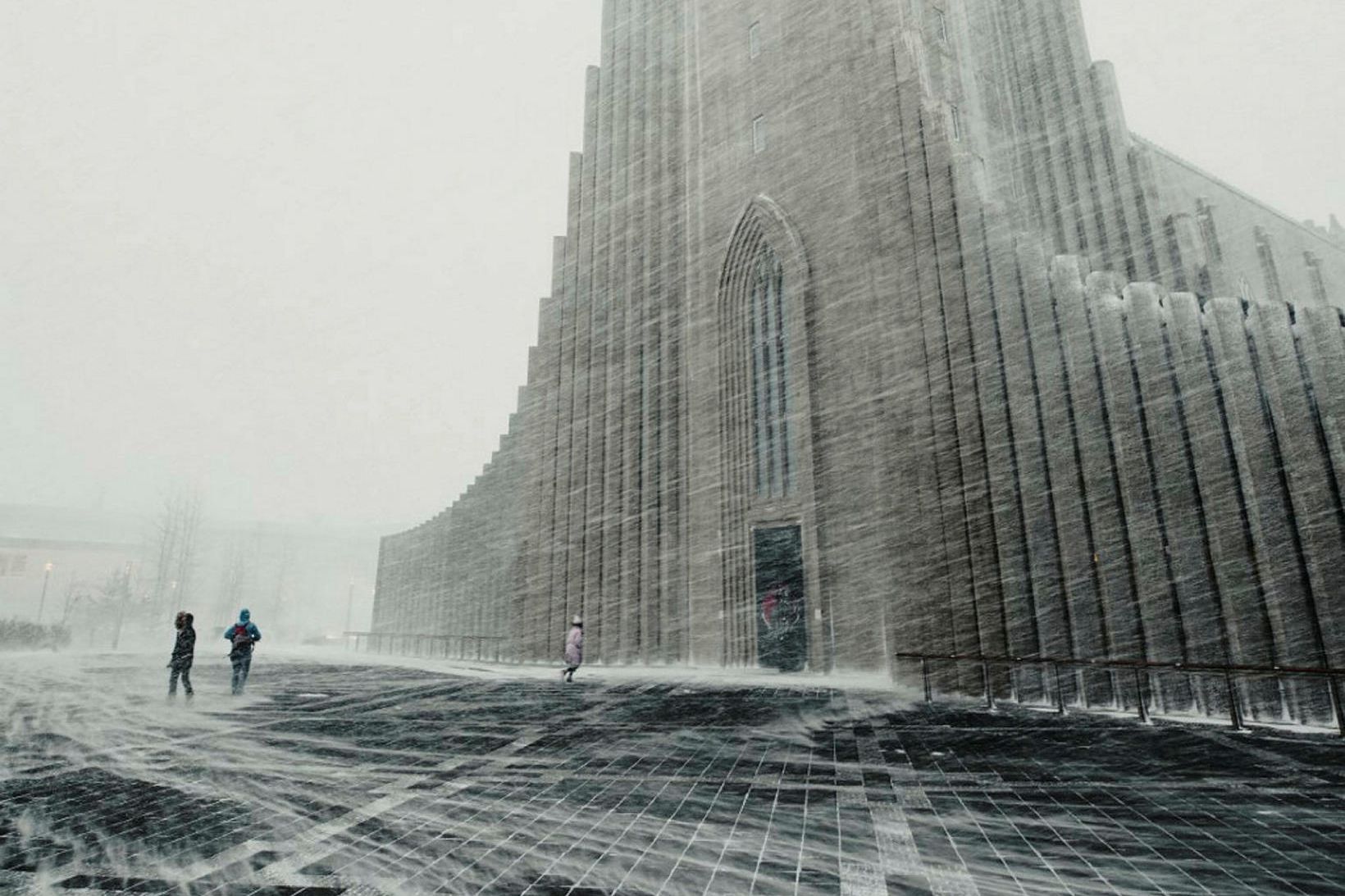 Ferðamenn við Hallgrímskirkju í janúar.