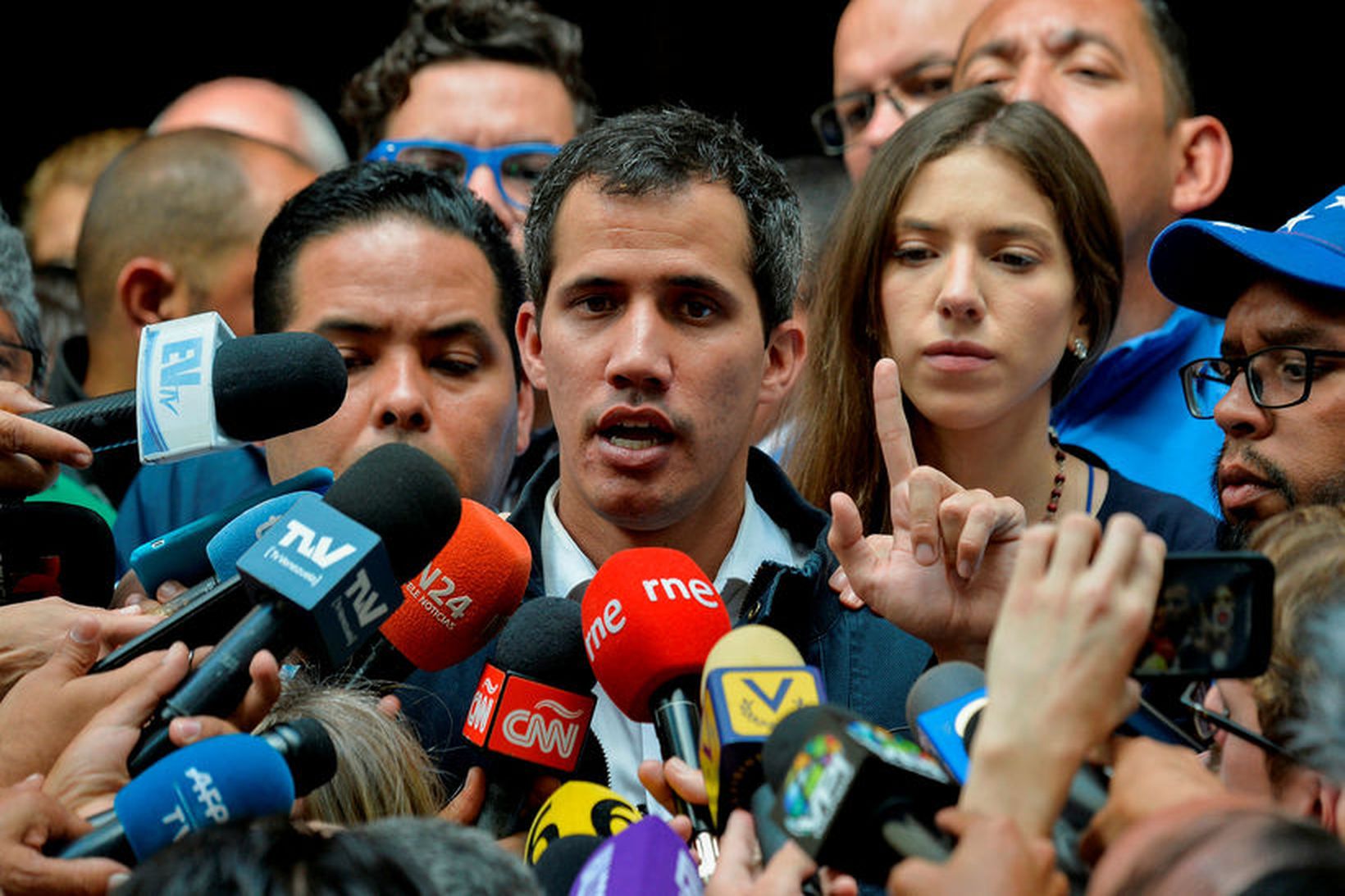 Juan Guaido, leiðtogi stjórnarandstöðunnar í Venesúela, hefur lýst sig starfandi …