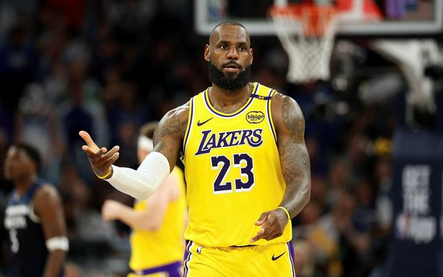 LeBron James í nótt.
