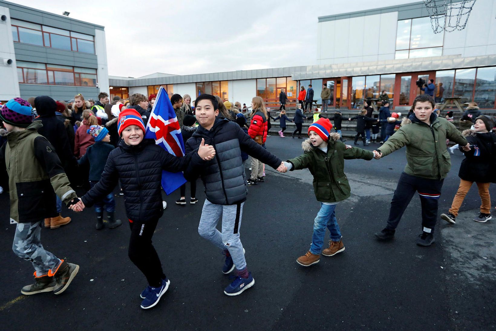 Skólinn er ekki að fara í allsherjarsóttkví heldur er um …