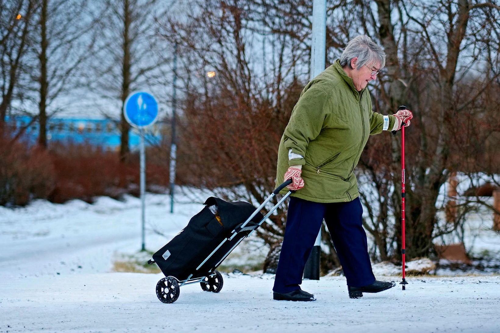 Mikil hálka hefur verið í Reykjavík og kalt í veðri.