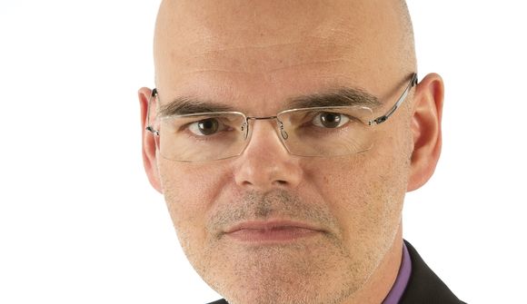 Baðst lausnar frá bæjarstjórn 