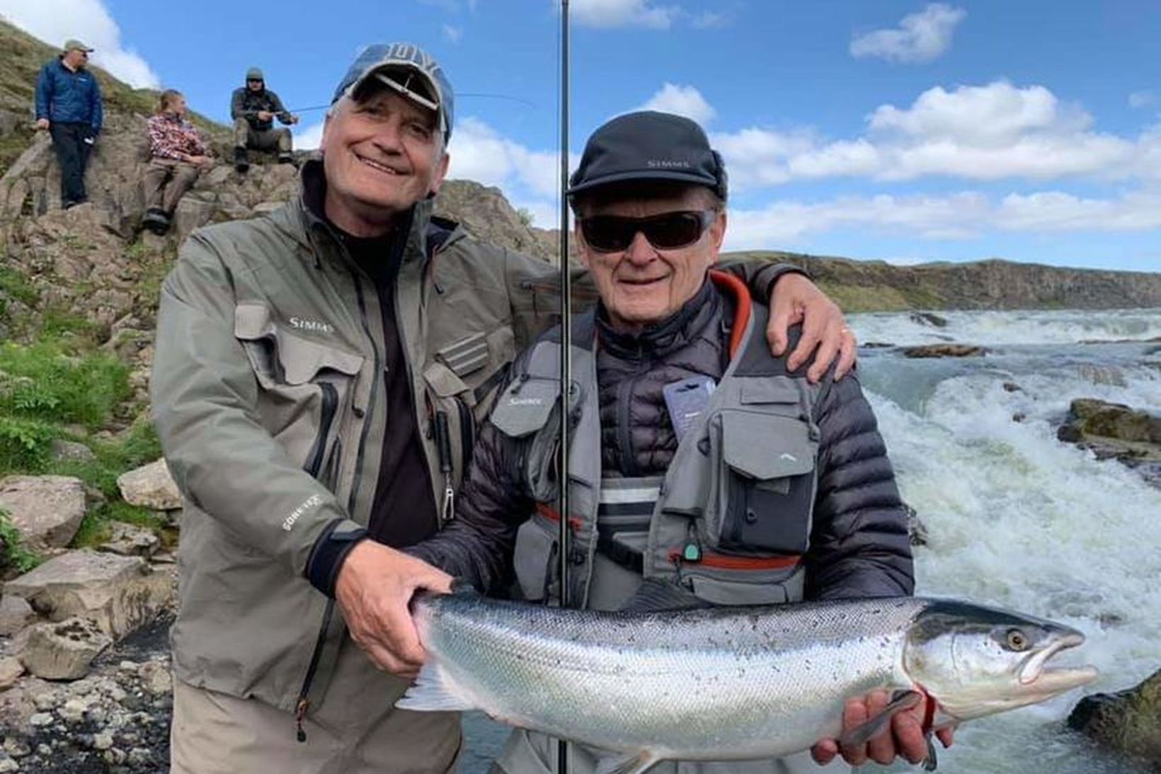 Tannlæknar í Urriðafossi. Urriðafoss er aflahæsta svæðið í laxveiðinni það …