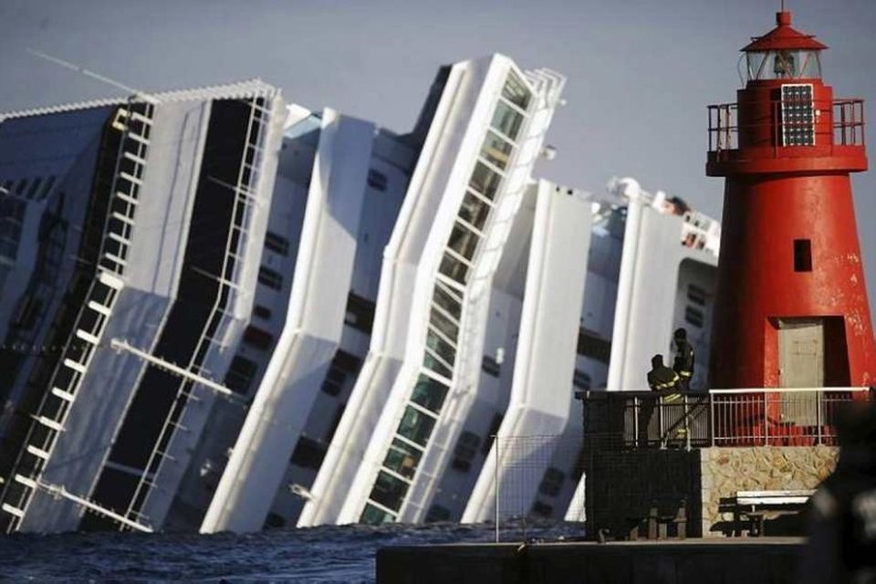 Skemmtiferðaskipið Costa Concordia strandaði við eyjuna Giglio í janúar. 32 létust er skipið strandaði. Skipstjórinn …