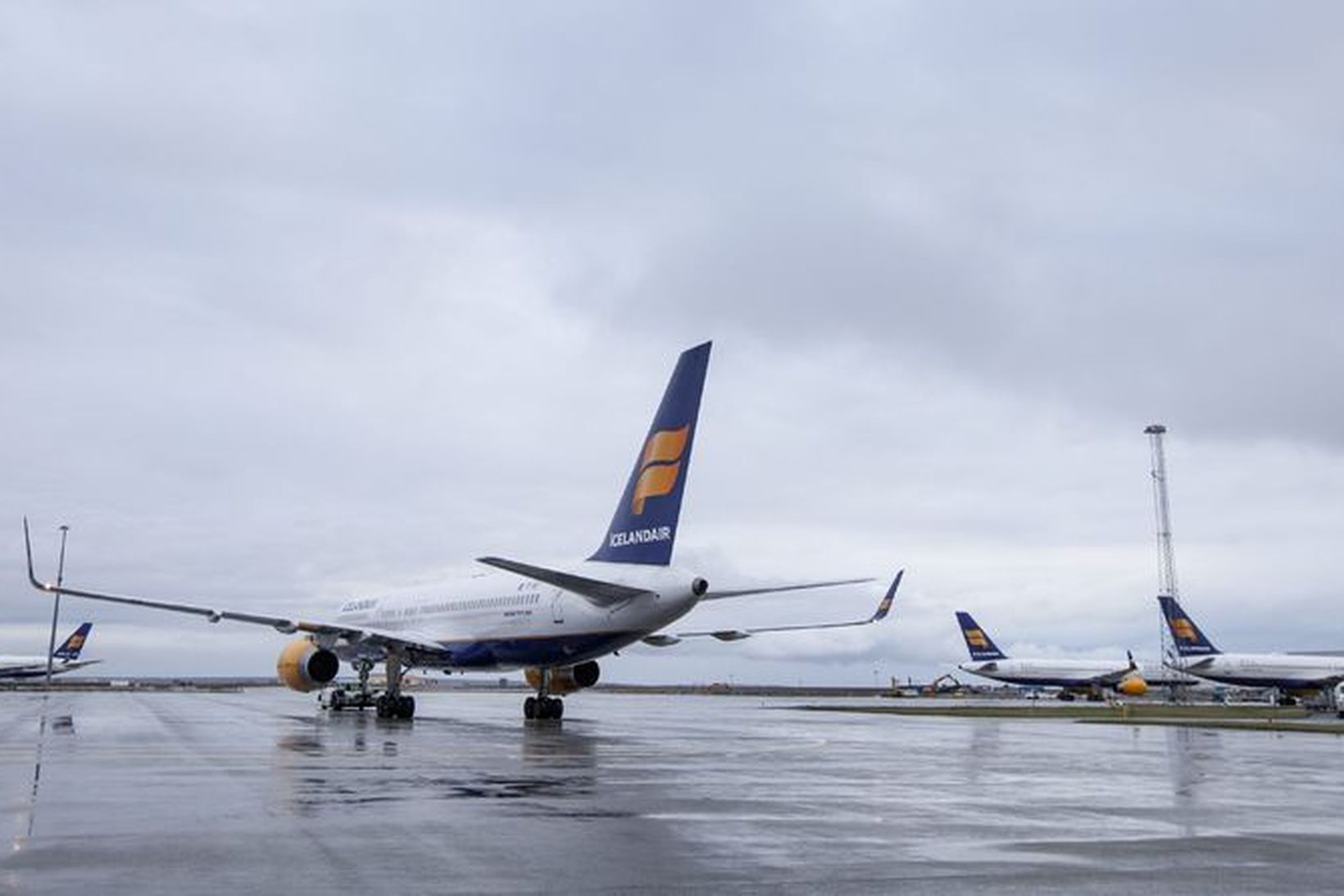 Icelandair þota leggur af stað