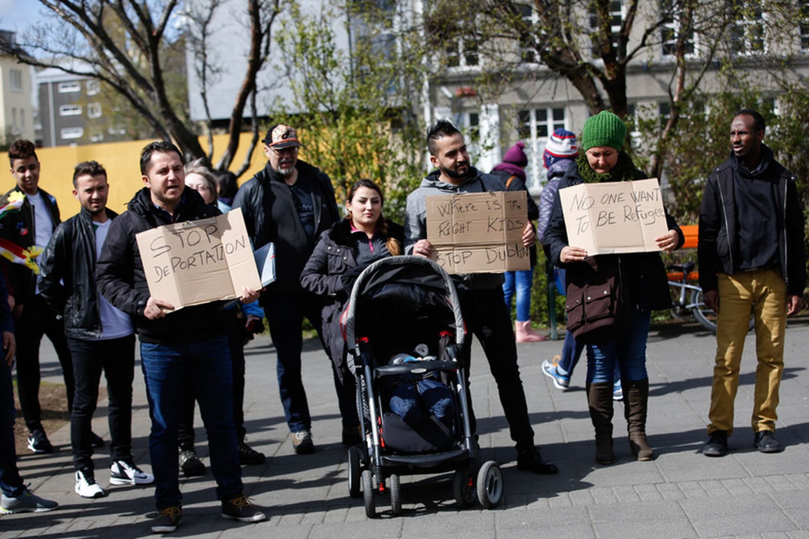 Frá mótmælunum í dag - mótmælt var brottvísun alsírskrar fjölskyldu …