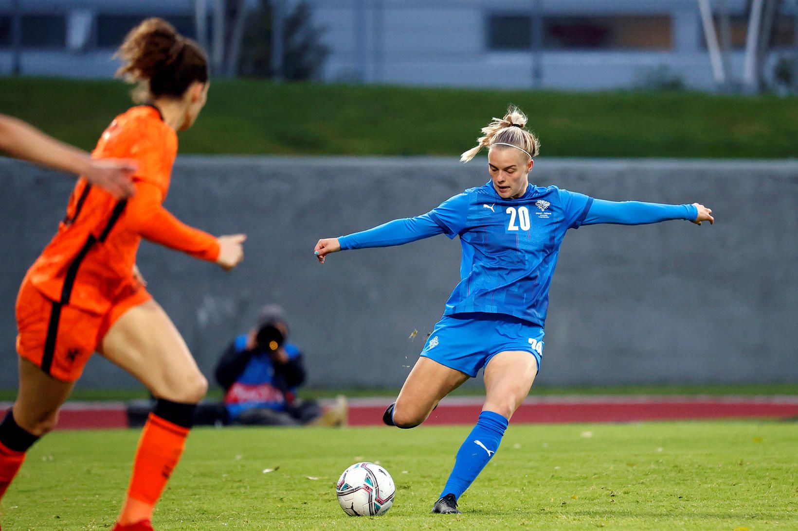 Guðný Árnadóttir í landsleik Íslands og Hollands í haust.