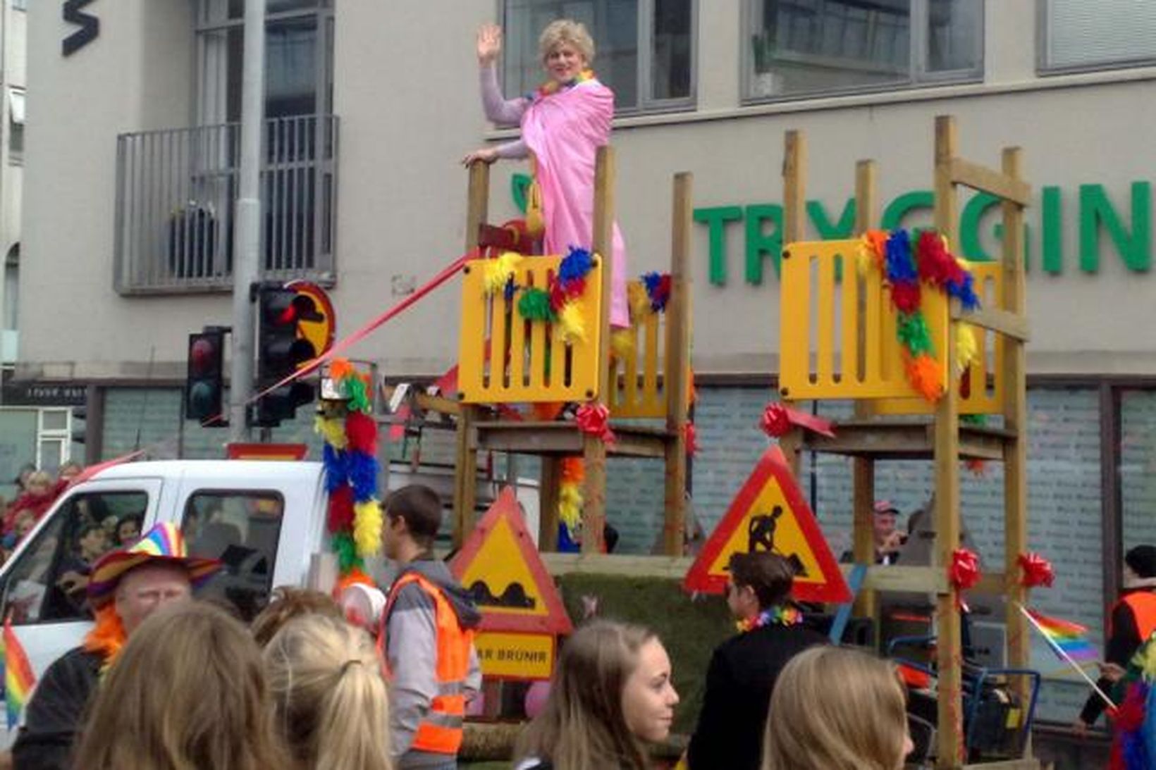 Jón Gnarr borgarstjóri var fremstur í gleðigöngunni.