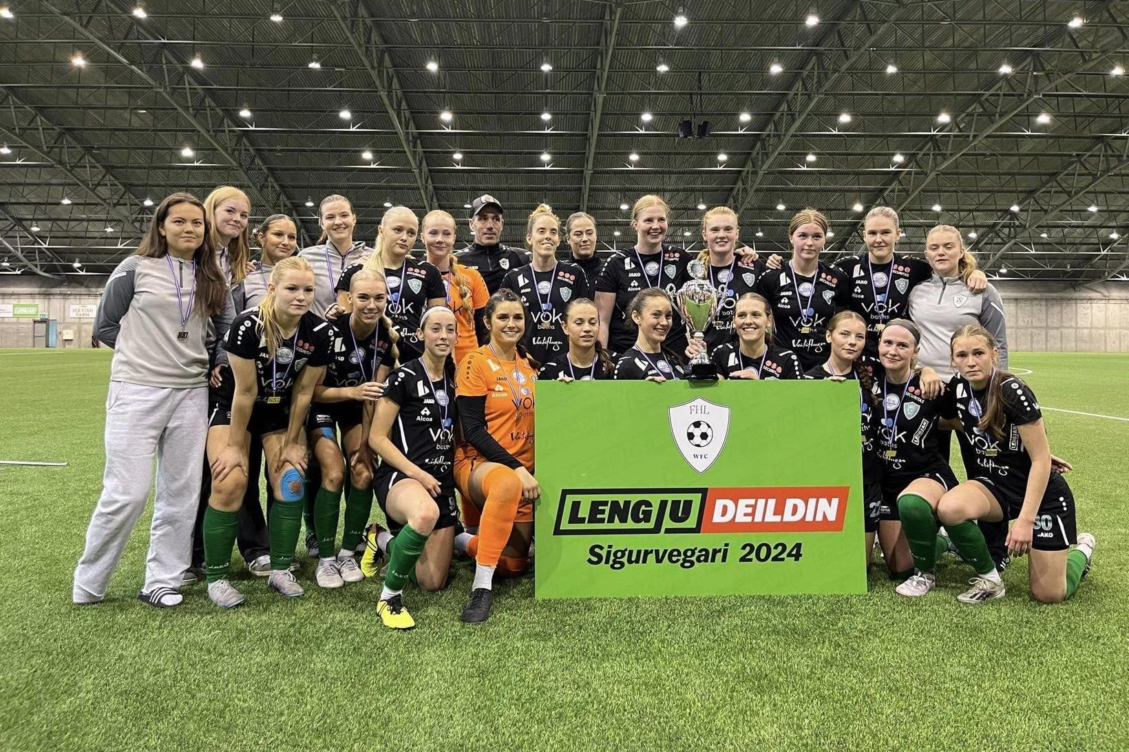 Leikmenn FHL fagna sætinu í efstu deild.