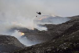 Unnið að slökkvistarfi á eyjunni Frøya í Suður-Þrændalögum