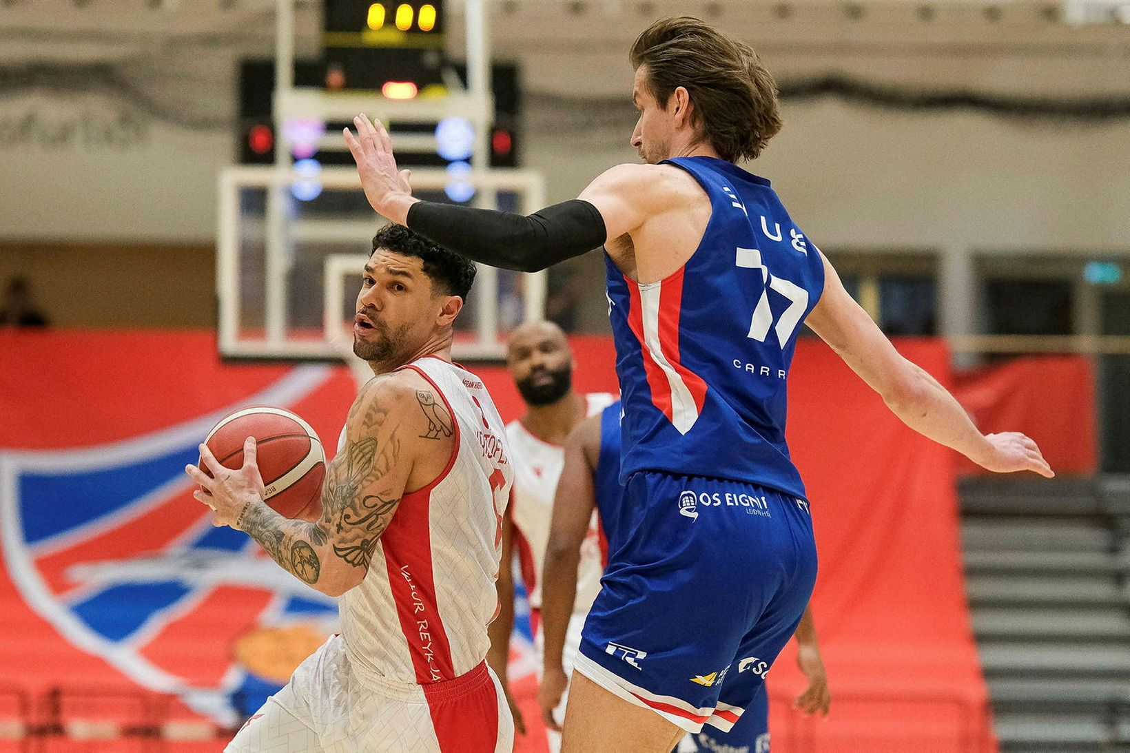 Valur - Keflavík, staðan er 19:27