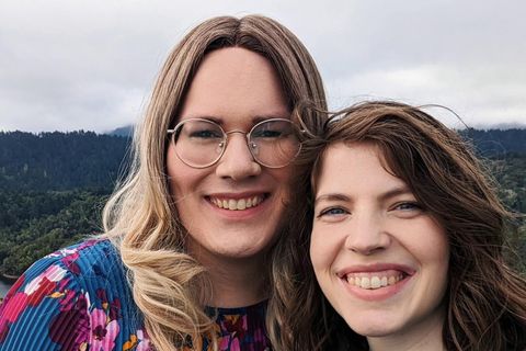 Steingerður með eiginkonu sinni.