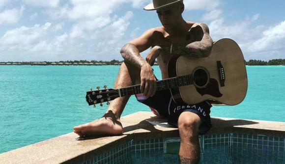 Bieber hittir skilorðsfulltrúa