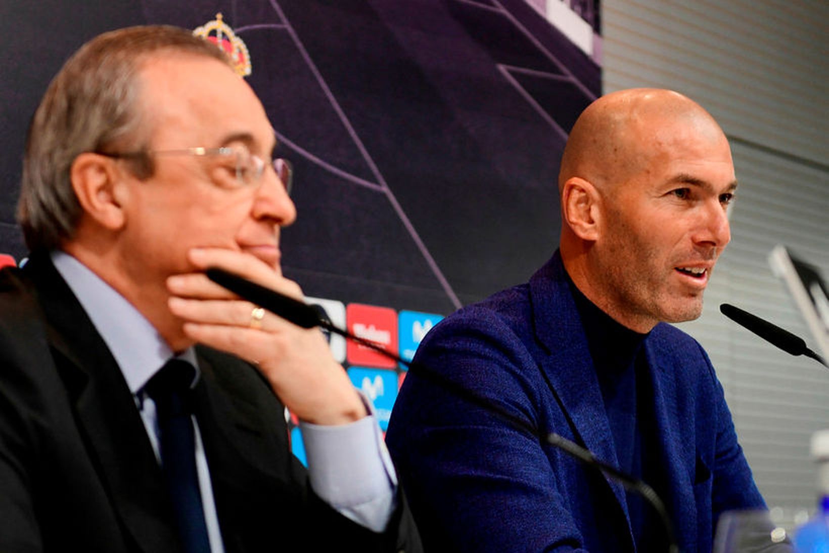 Florentino Perez og Zinedine Zidane á fréttamannafundinum í dag.