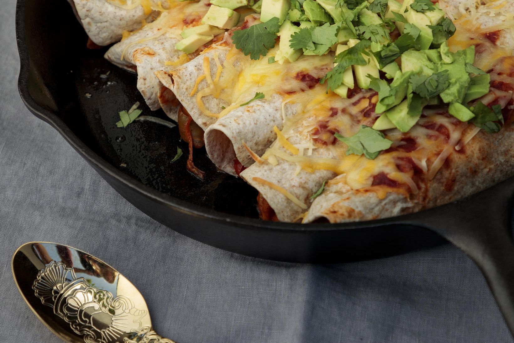 Bragðmikið og æðilega gott kjúklinga-enchiladas sem krakkarnir elska.