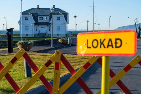 Höfði house, Reykjavík. LOKAÐ means CLOSED.