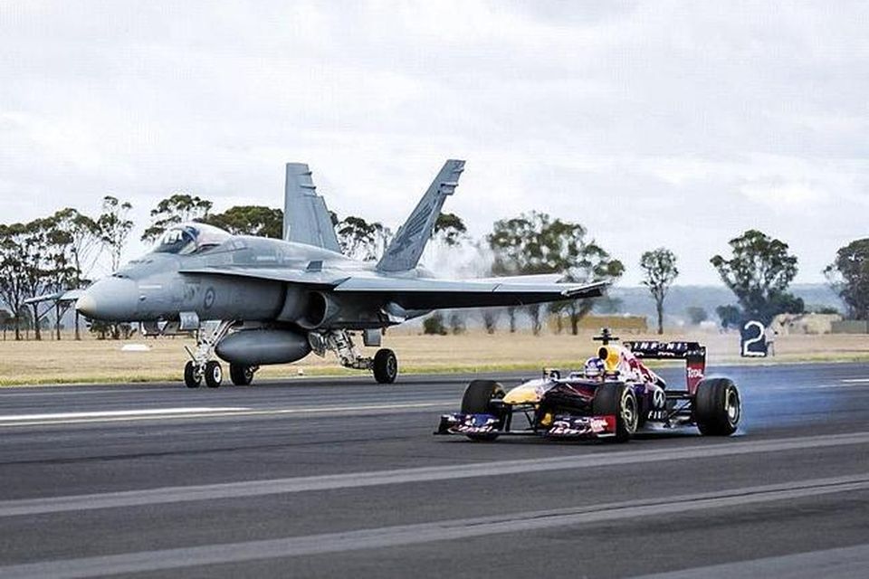 Uppátæki í auglýsingaskyni geta verið margvísleg eins og í þessu dæmi þar sem Daniel Ricciardo …