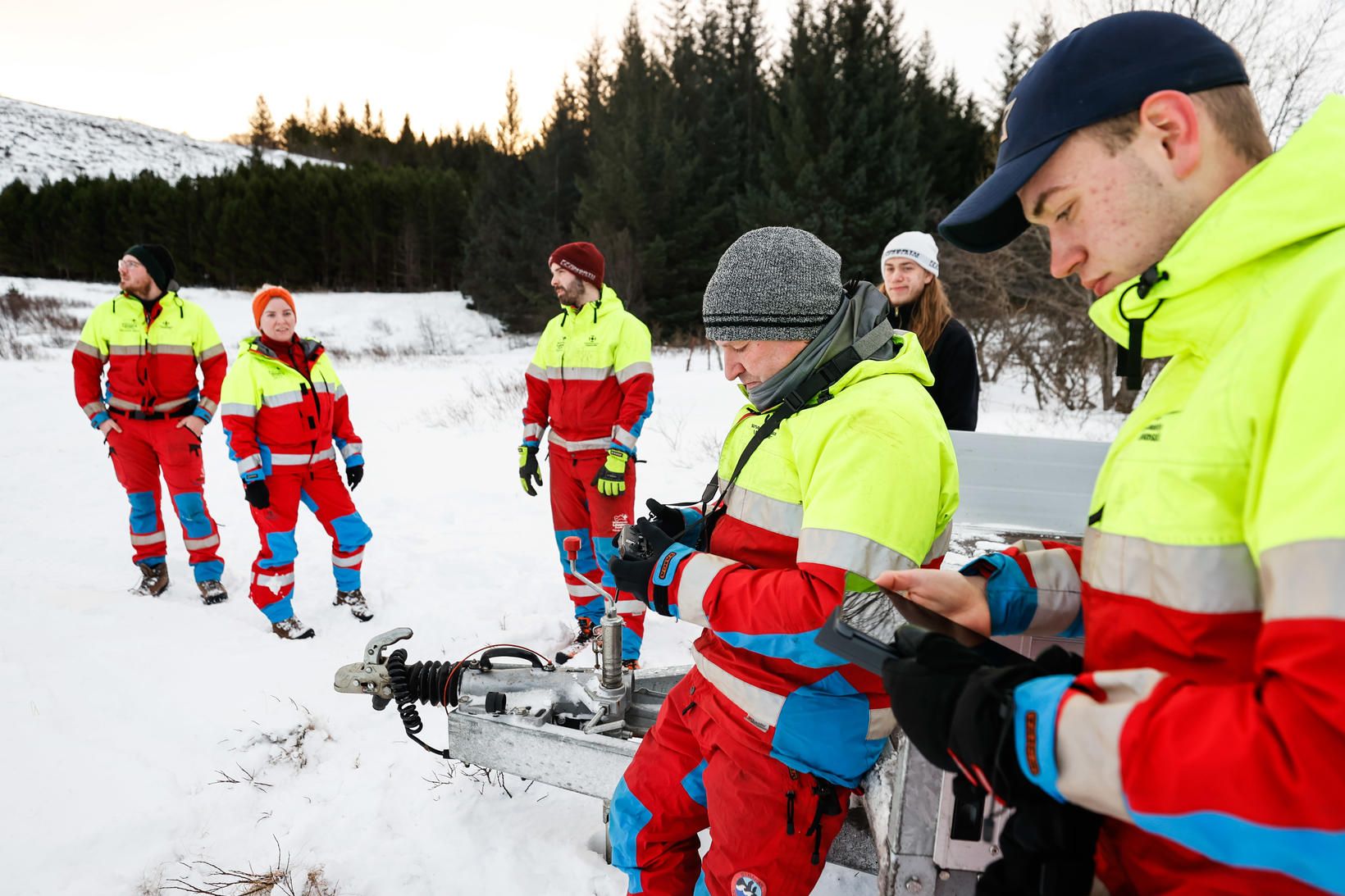 Allsherjarútkall var sent út til björgunarsveita í gærkvöldi og svöruðu …