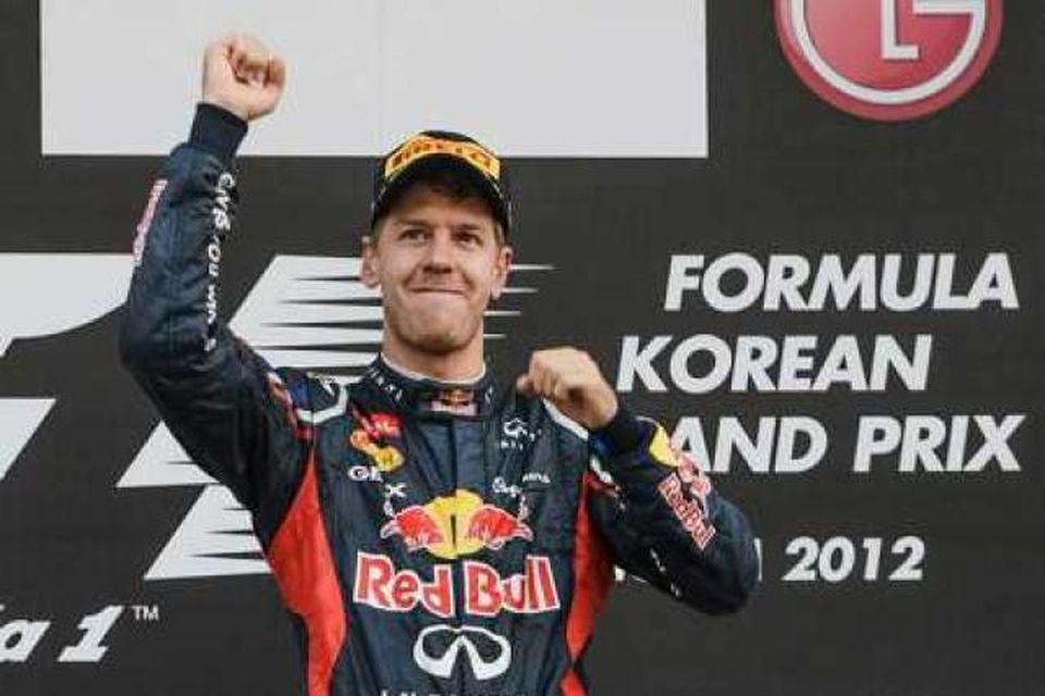 Vettel fagnar sigri á verðlaunapallinum í Suður-Kóreu.