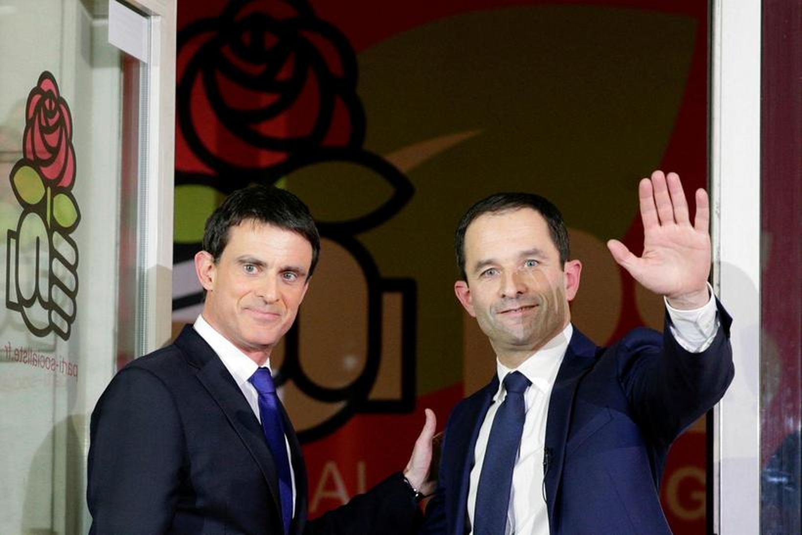Manuel Valls, fyrrverandi forsætisráðherra, og Benoit Hamon, forsetaframbjóðandi franska Sósíalistaflokksins …