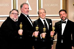 Guillermo del Toro, Mark Gustafson, Gary Ungar og Alex Bulkley með styttuna góðu eftir að …