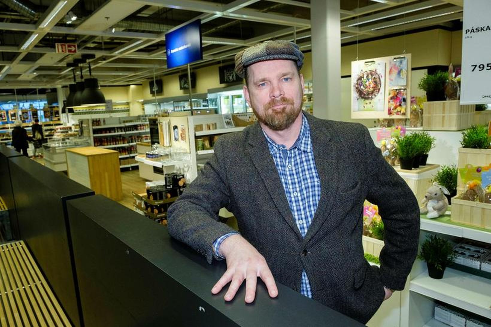 Þórarinn Ævarsson, framkvæmdastjóri IKEA, í matvöruverslun fyrirtækisins. Verslunin verður stækkuð …