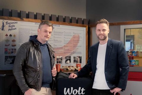 Baldur Ingi Halldórsson, eigandi Bæjarins Beztu Pylsur og Jóhann Helgason forstöðumaður viðskiptastýringar hjá Wolt á …