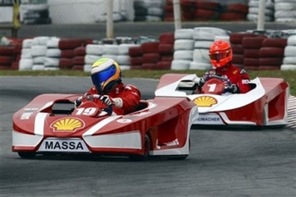 Massa á undan en Schumacher fylgir fast á eftir.