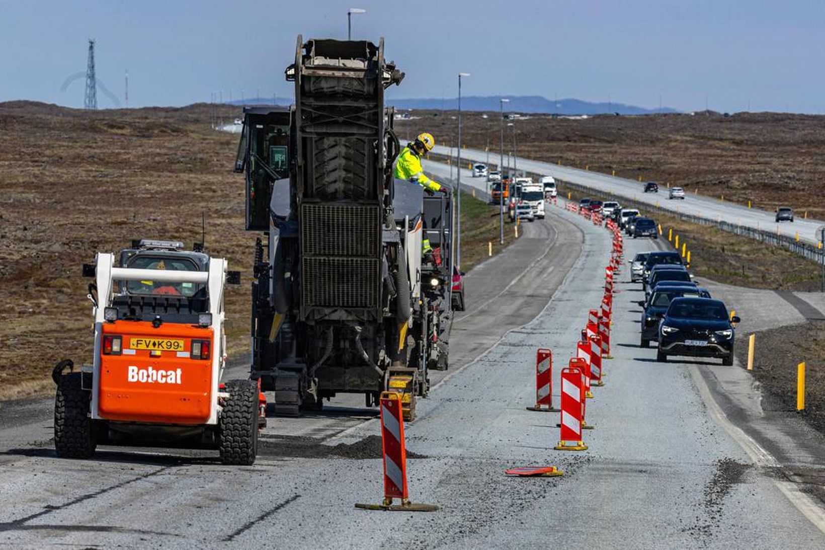 Framkvæmdir eru á fjölfarinni Reykjanesbrautinni.