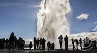 Geysir í Haukadal - ferðamenn